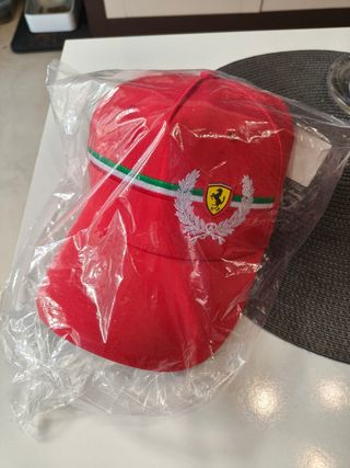 Gorra Ferrari F1 roja
