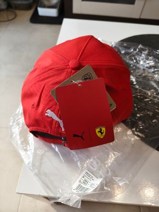 Gorra Ferrari F1 roja