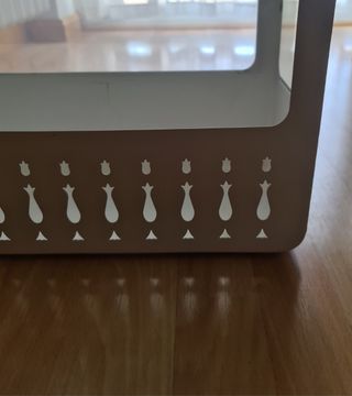 Jardinera blanca de metal