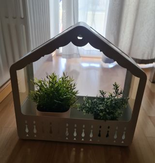 Jardinera blanca de metal