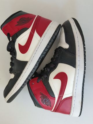 Nike Air Jordan 1 Mid - rojas y negras