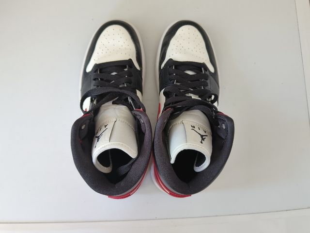 Nike Air Jordan 1 Mid - rojas y negras