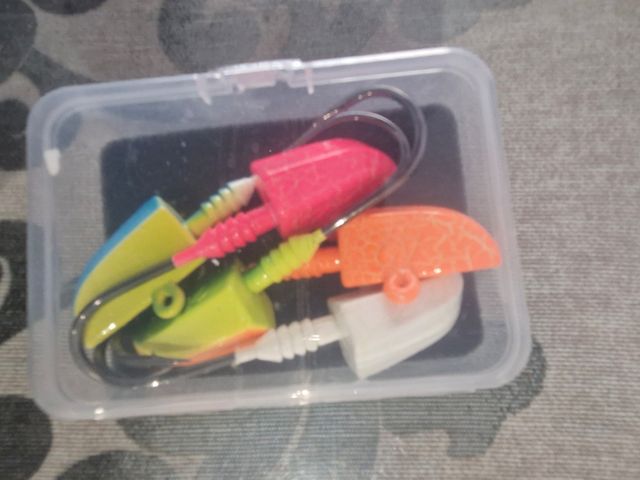 Cabezas con anzuelos de pesca (4 ud.)