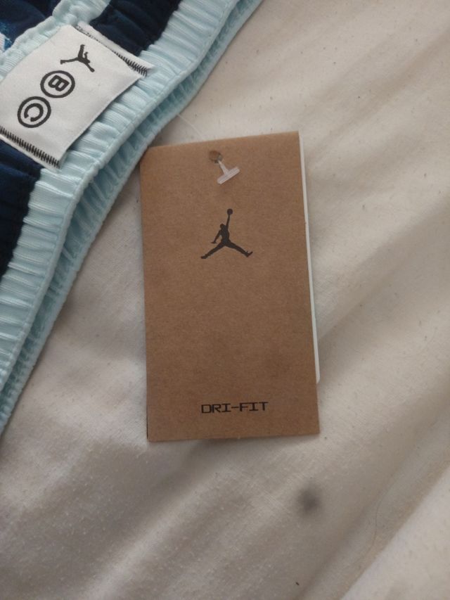 Shorts Jordan azules y blancos