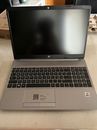 HP 250 G8 Notebook PC Argento Processore Intel I5