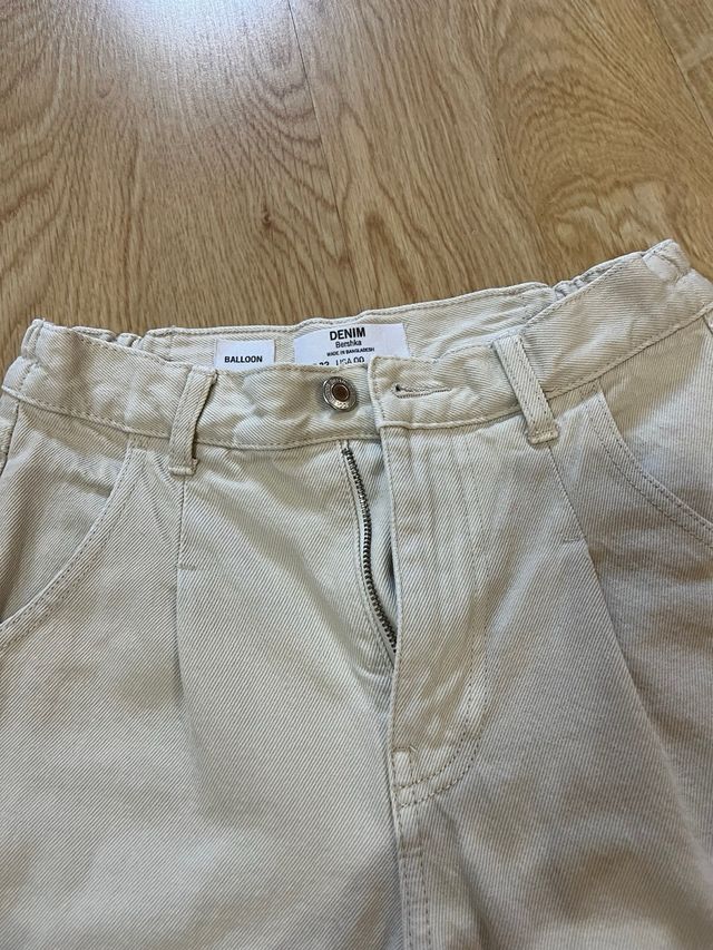 Pantalones Bershka beige talla 32