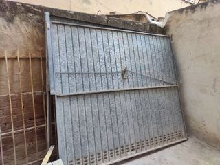 Puerta garaje metalica usada