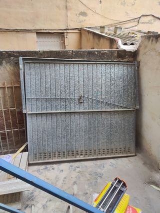 Puerta garaje metalica usada