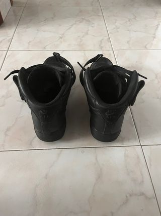 Nike Air Force 1 High - Negras