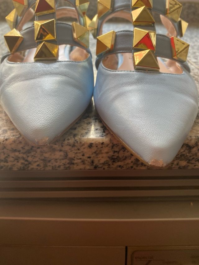 Zapatos Unisa azul cielo destalonados