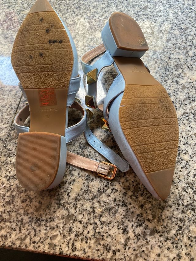 Zapatos Unisa azul cielo destalonados