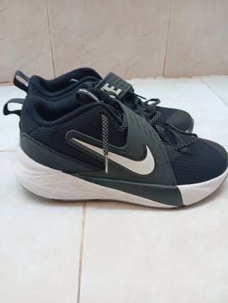 Zapatillas Nike negras y blancas