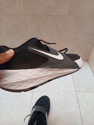 Zapatillas Nike negras y blancas