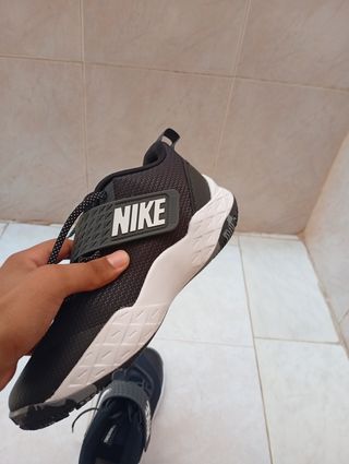 Zapatillas Nike negras y blancas