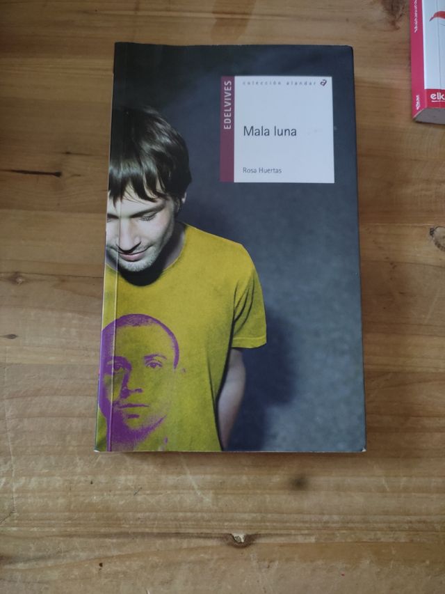 Mala luna (Alandar) (Spanish Edition)