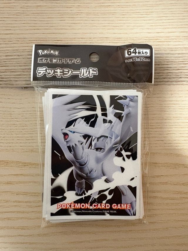 64 protectores cartas Pokémon Reshiram