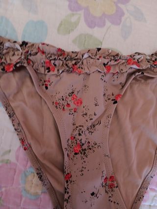 Braga bikini Sfera - Beige con flores rojas