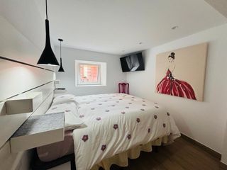 Apartamento bajo con terraza y jardín