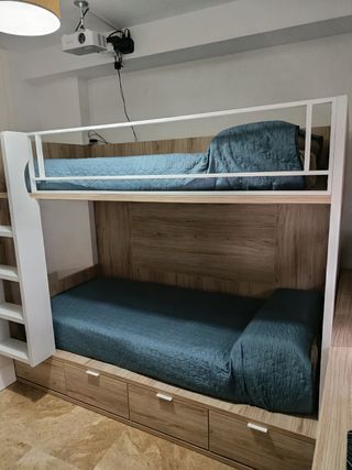 Litera juvenil compacta con escaleras y 4 cajones