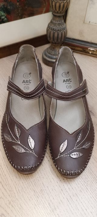 Zapato de cuero tipo Hobbit