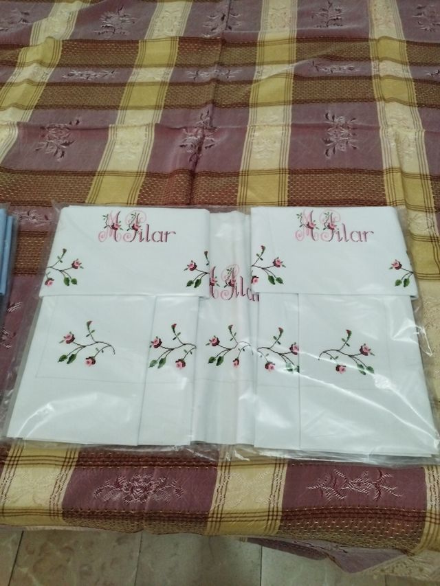 Sábanas antiguas bordadas a mano