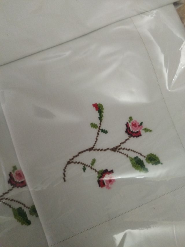 Sábanas antiguas bordadas a mano