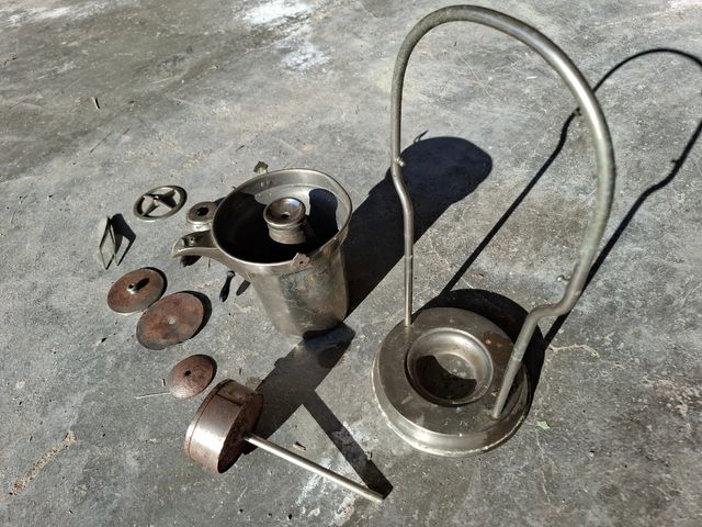 Cafetera Antigua de Metal