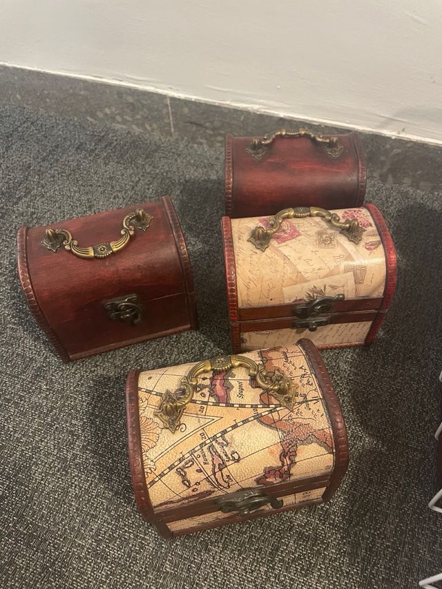 Mini cofres madera vintage.