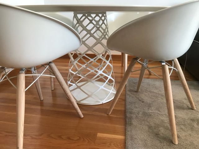 Mesa redonda blanca + 4 sillas Pedrali