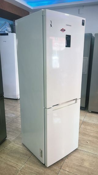 Nevera combi marca Samsung  no frost clase A+ 