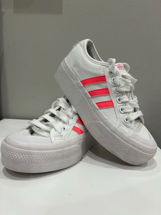 Zapatillas Adidas plataforma blancas y rosas