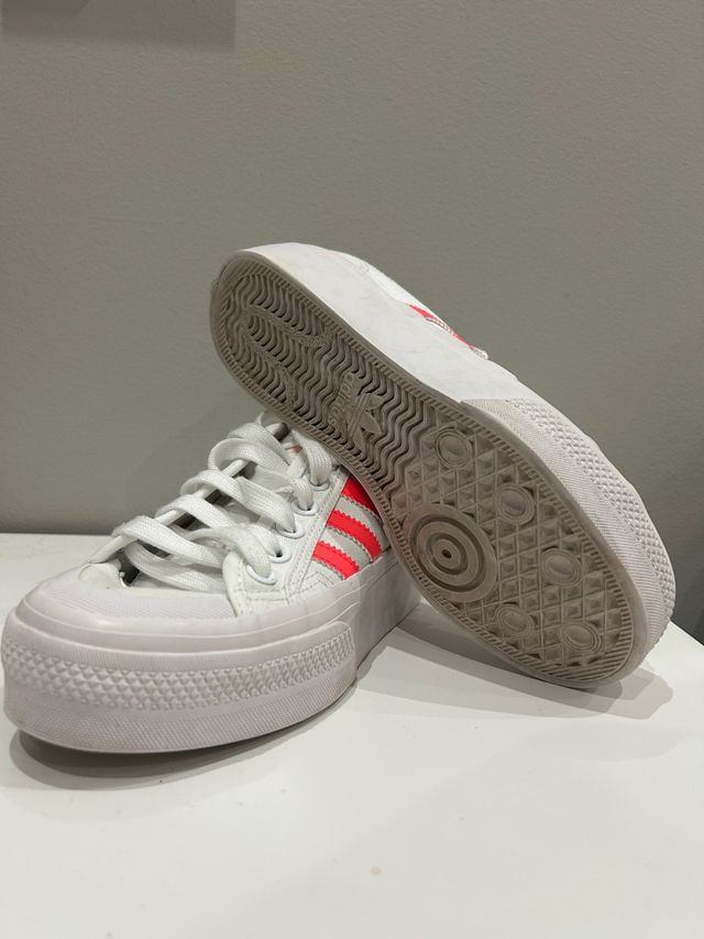 Zapatillas Adidas plataforma blancas y rosas