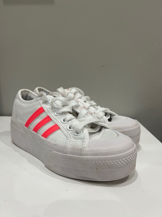 Zapatillas Adidas plataforma blancas y rosas