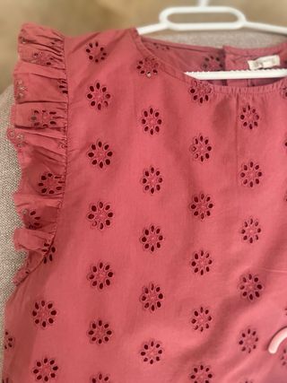 Blusas rojas madre-hija.