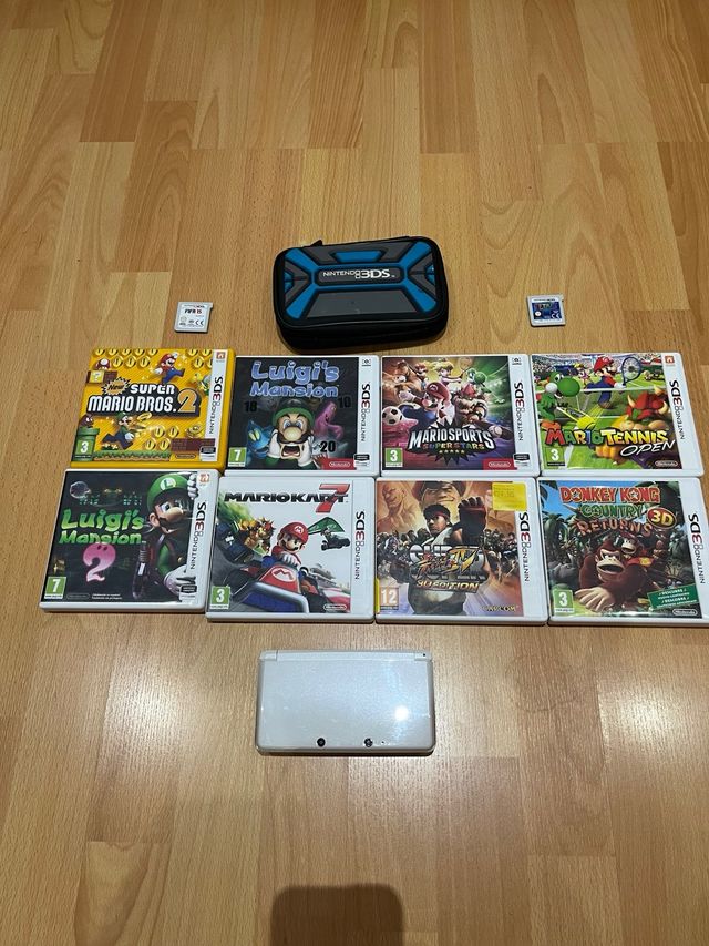 Nintendo 3DS blanca + 8 juegos