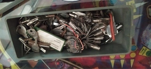 Repuestos pinball: 2 juegos de bolas + tornillos