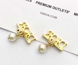 Pendientes Dior Révolution Perla Colgante CD charm
