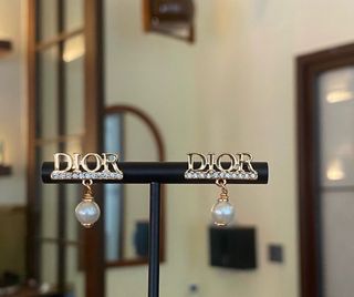 Pendientes Dior Révolution Perla Colgante CD charm
