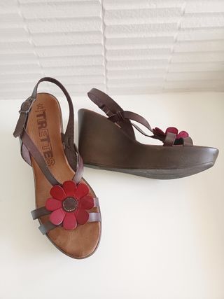 Sandalias cuña TIRETTE rojas y marrones