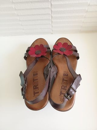 Sandalias cuña TIRETTE rojas y marrones