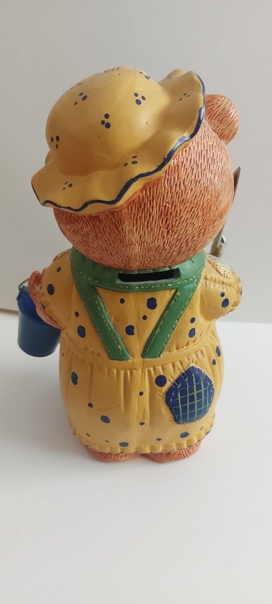 Hucha osita jardinera