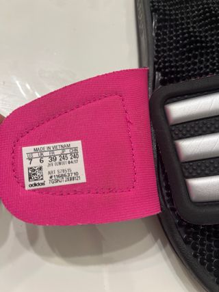 Chanclas Adidas - Negras con Rosa