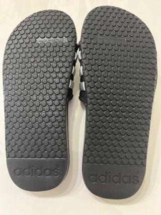 Chanclas Adidas - Negras con Rosa