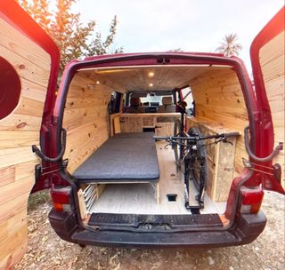 FURGONETA CAMPER CLÁSICA – TOTALMENTE REPARADA