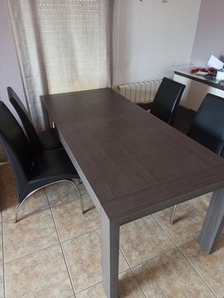 Mesa extensible + 4 sillas
