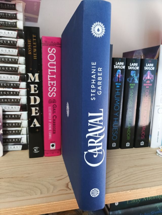 LIBRO: "Caraval" Garber edición descatalogada