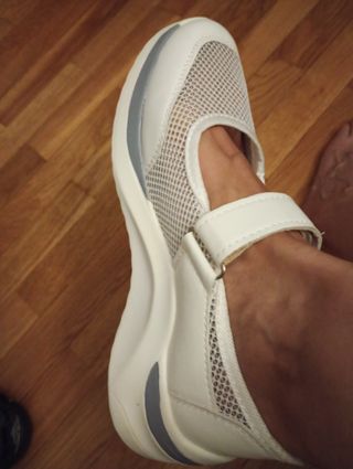 Zapatillas blancas mujer ortopédicas