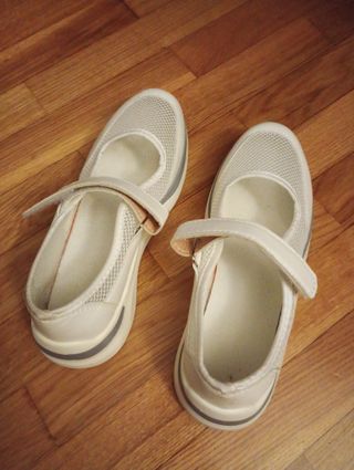 Zapatillas blancas mujer ortopédicas