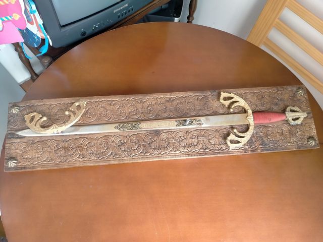 Espada decorativa medieval