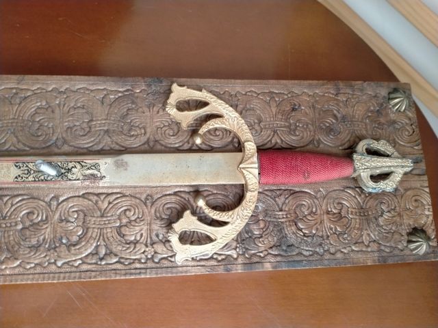 Espada decorativa medieval